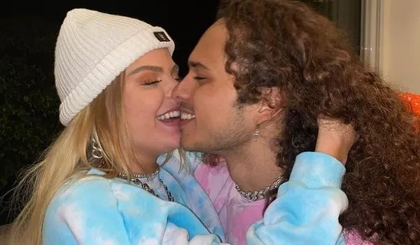 Vitão desabafa sobre críticas ao namoro com Luisa Sonza: "bate uma tristeza"