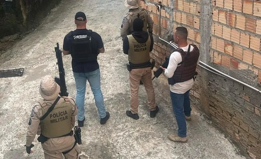 Polícia cumpre 15 mandados de prisão contra grupo criminoso em Itacaré, na Bahia