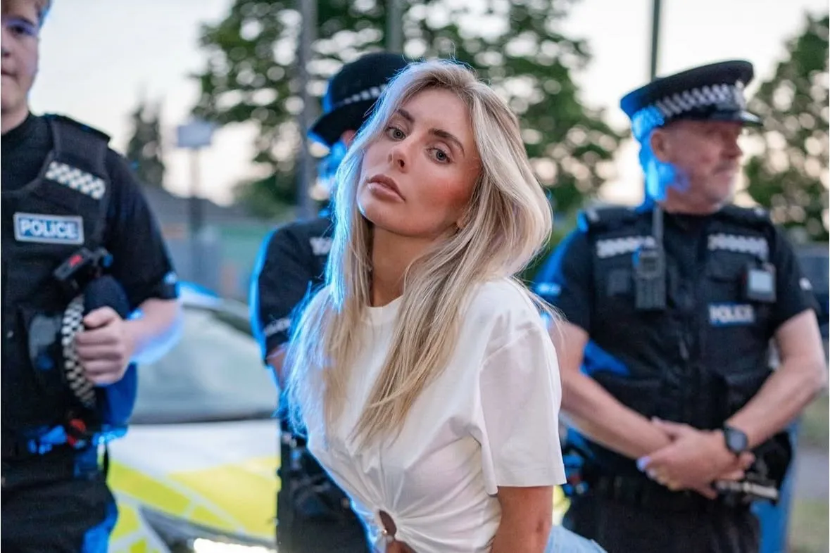 'Lei Antipornografia': atriz é presa após gravar conteúdo adulto com 17 homens