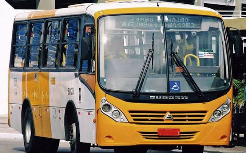 Frota dos &lsquo;amarelinhos&rsquo; atende bairros onde os micro-&ocirc;nibus convencionais t&ecirc;m dificuldade de circula&ccedil;&atilde;o, funcionando como um sistema complementar do transporte p&uacute;blico em Salvador/Foto: Max Haack&nbsp;