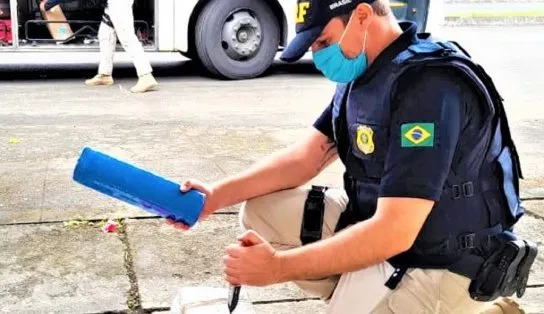 PRF prende mulher transportando maconha dentro de ônibus no Sul da Bahia; veja vídeo