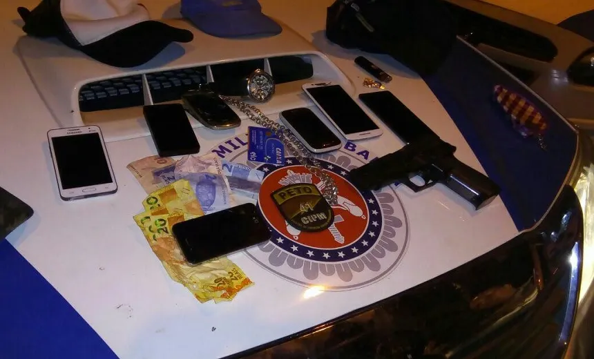 ‘CAIXA BAIXA’: Grupo de 5 adolescentes é apreendido durante assalto a ônibus na Federação
