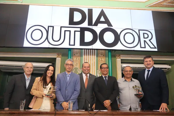 Vice-governador Geraldo Jr. e líderes do segmento de outdoors | Foto: Reginaldo Ipê/CMS