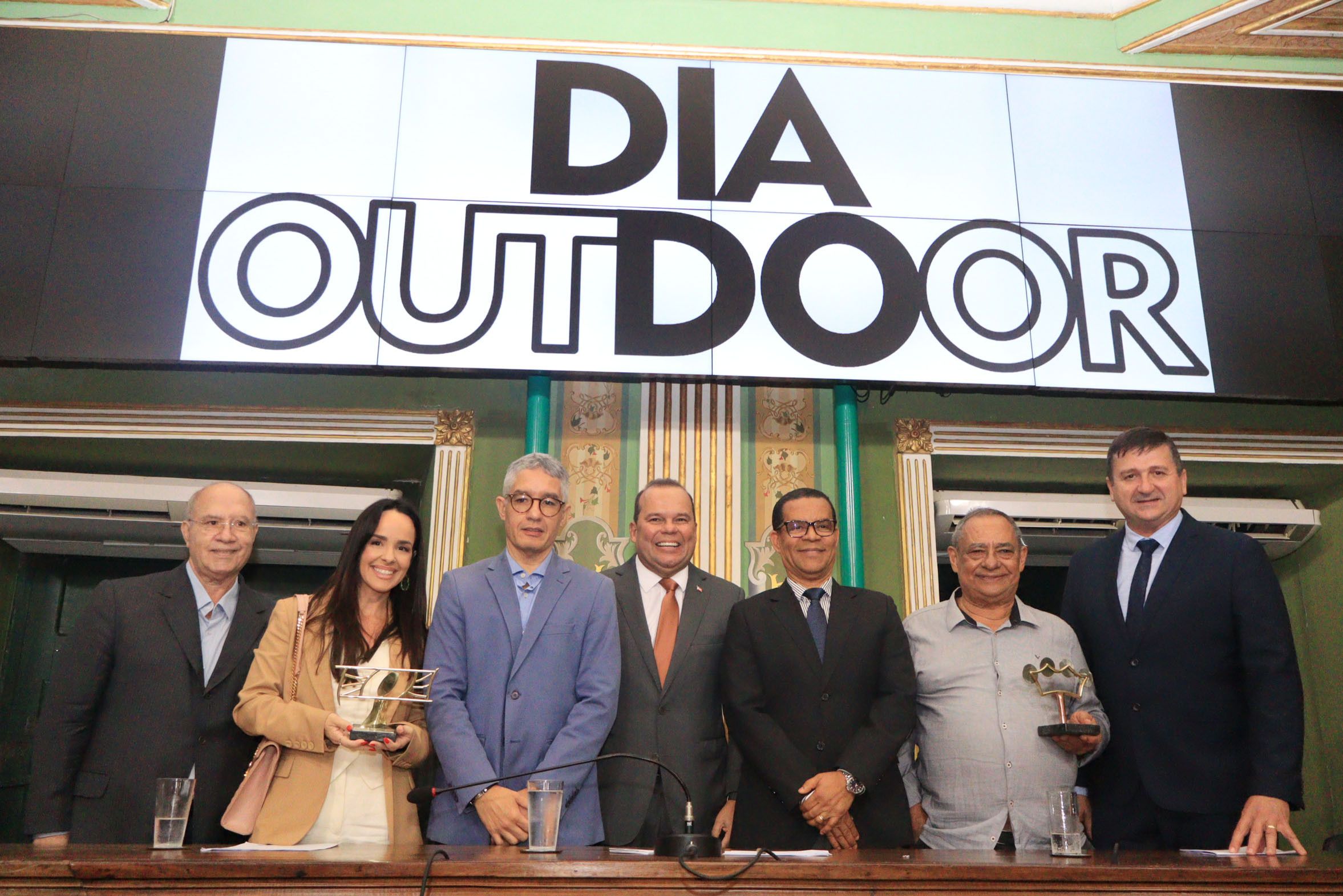Vice-governador Geraldo Jr. e líderes do segmento de outdoors | Foto: Reginaldo Ipê/CMS