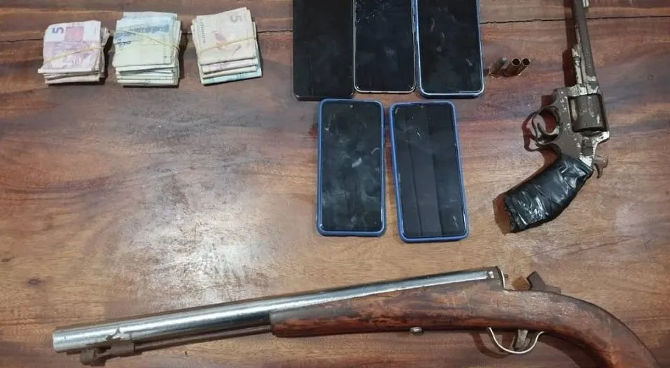 Suspeito de roubo a posto de combustível é preso pela PM no interior da Bahia