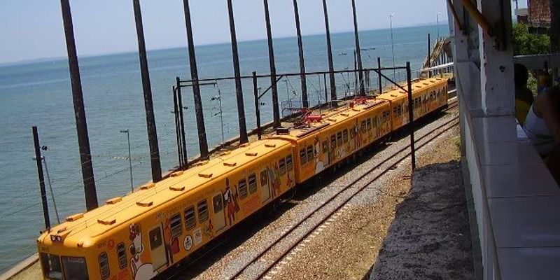O VLT de Salvador substituirá o antigo trem do Subúrbio, desativado em fevereiro de 2021 após mais de 160 anos de funcionamento/Foto: Ayaan Yaritssa