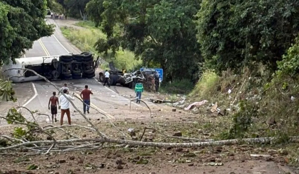 Homem morre após ser atropelado por carreta que transportava gás GLP  no sul da Bahia
