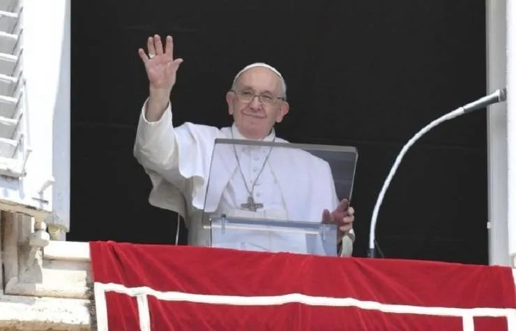 Papa Francisco abre possibilidade para padres concederem bênçãos a casais do mesmo sexo