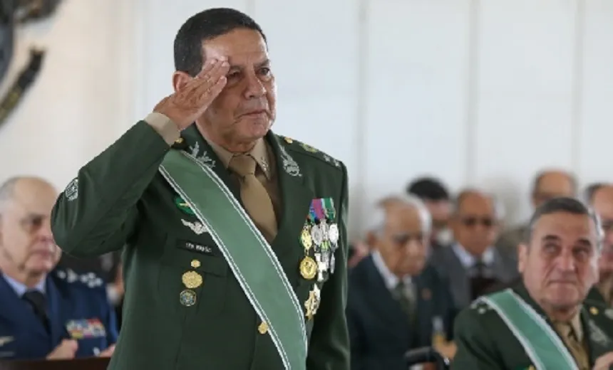 General Mourão diz que intervenção é “meia-sola” e chama interventor de “cachorro acuado”