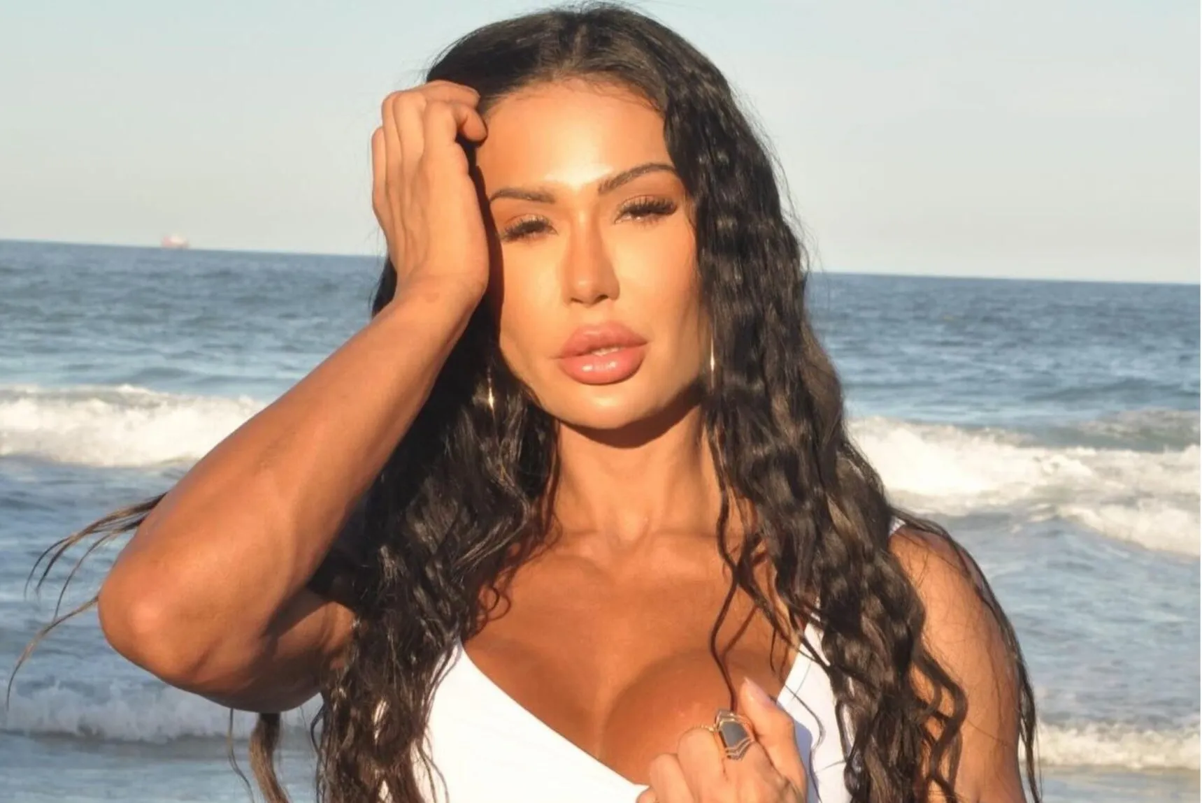Em entrevistas recentes, Gracyanne compartilhou detalhes sobre sua rotina alimentar, destacando o papel das claras de ovos na dieta