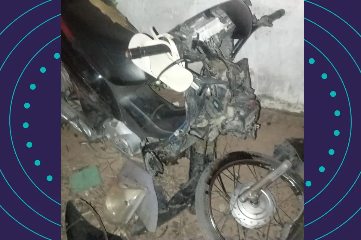 Colisão entre duas motos deixa três jovens gravemente feridos na Bahia