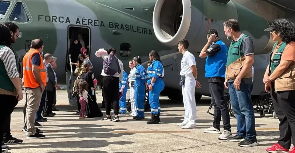 Sétimo voo da FAB com 82 repatriados do Líbano chega a São Paulo