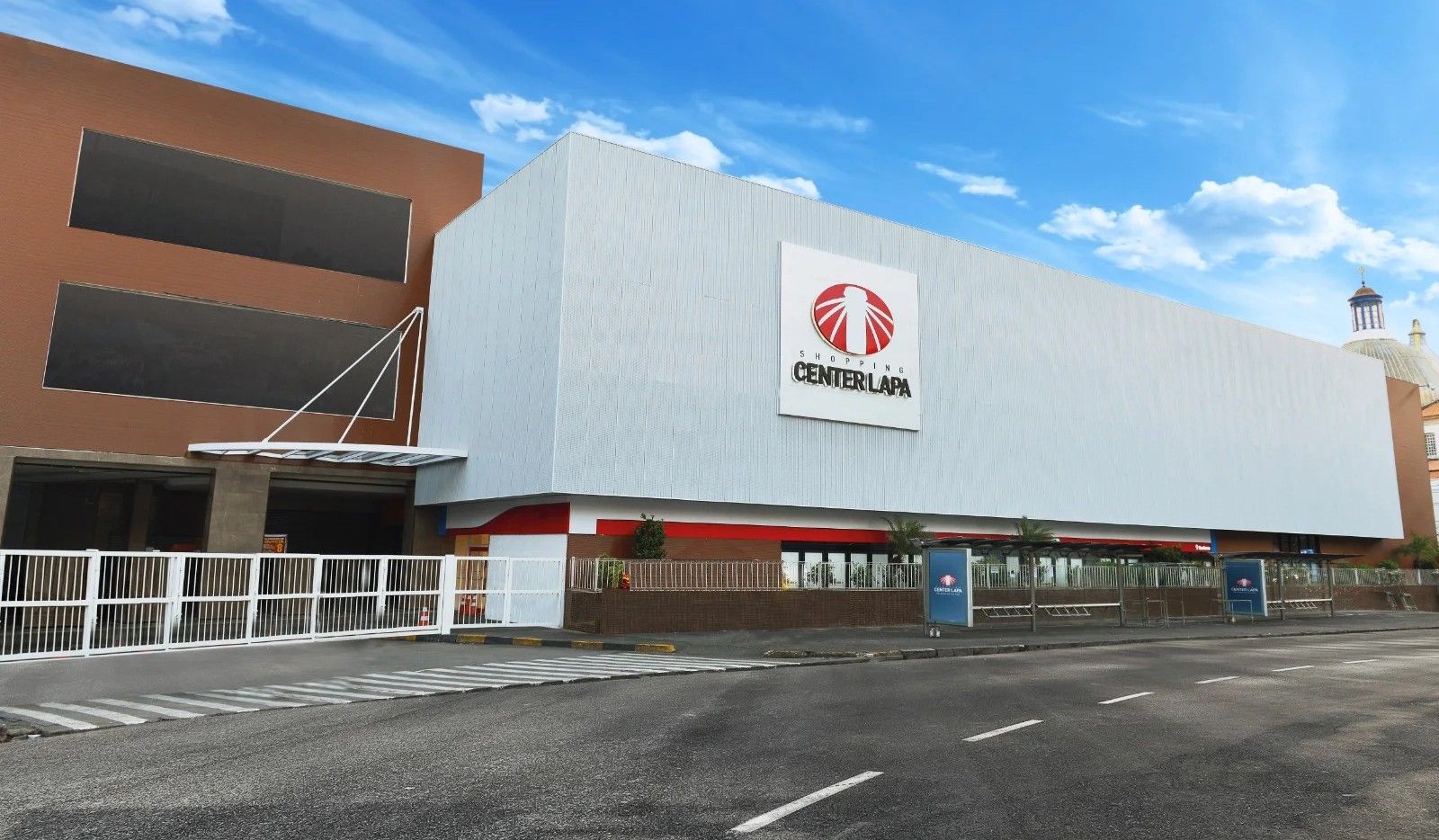 funcionamento dos shoppings de Salvador neste domingo (4). Foto: Shopping Center Lapa