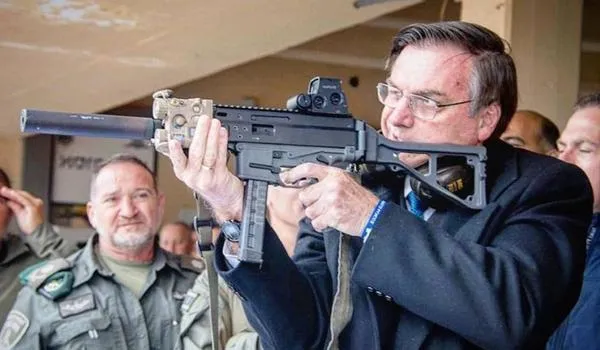 Bolsonaro garante que número 38 de partido vem de 38º presidente, e não de calibre de arma