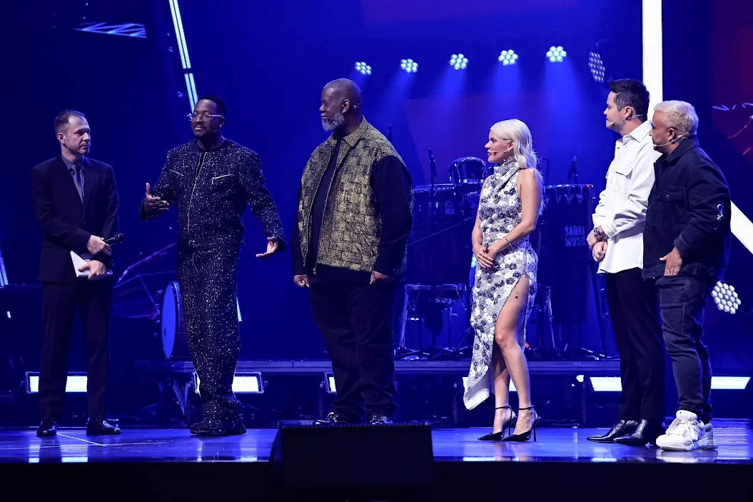 Thiago Leifert e técnicos do The Voice Brasil no SBT