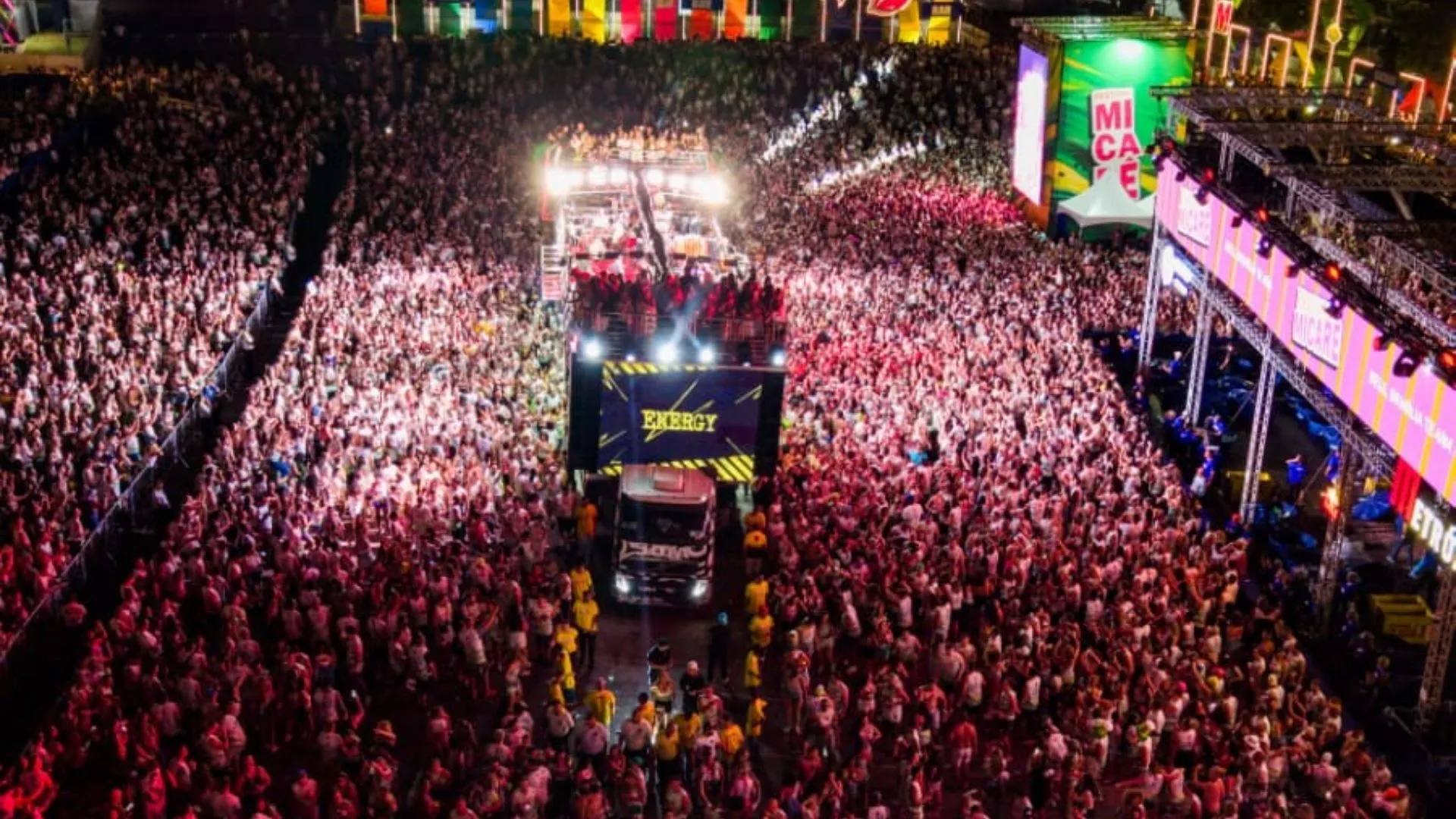 Artistas baianos levam axé music à Carnaval fora de época em Brasília
