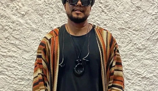 SBT Folia: Banda Afrodisíacos comanda última noite de festa 'dendicasa'; assista ao vivo