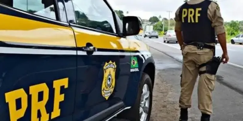 A velocidade excessiva reduz o tempo de reação necessário para desviar de obstáculos, frear a tempo ou lidar com mudanças inesperadas na via/Foto: PRF