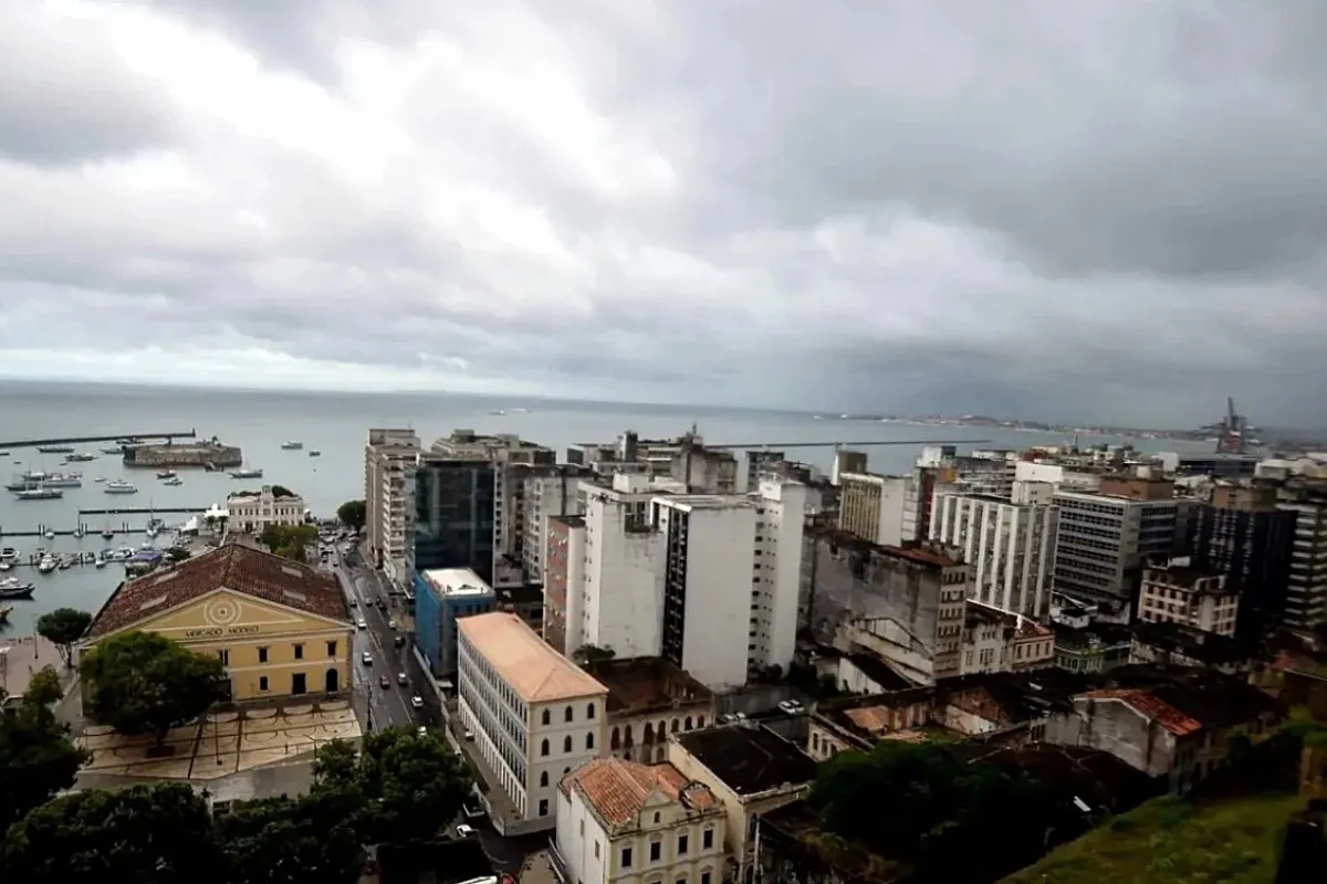 Previsão do tempo: Clima será estável, mas com chuvas isoladas no litoral