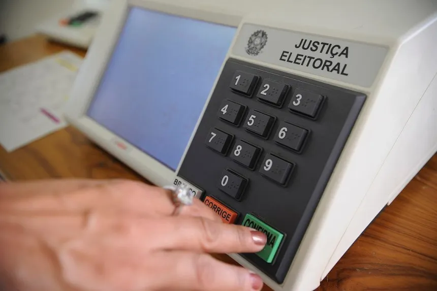 Lei Eleitoral restringe atos do poder público a partir de hoje