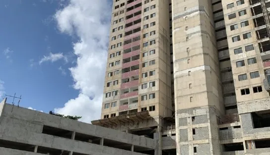 Grupo armado invade obra de construção civil, rende segurança e rouba materiais, no Imbuí    