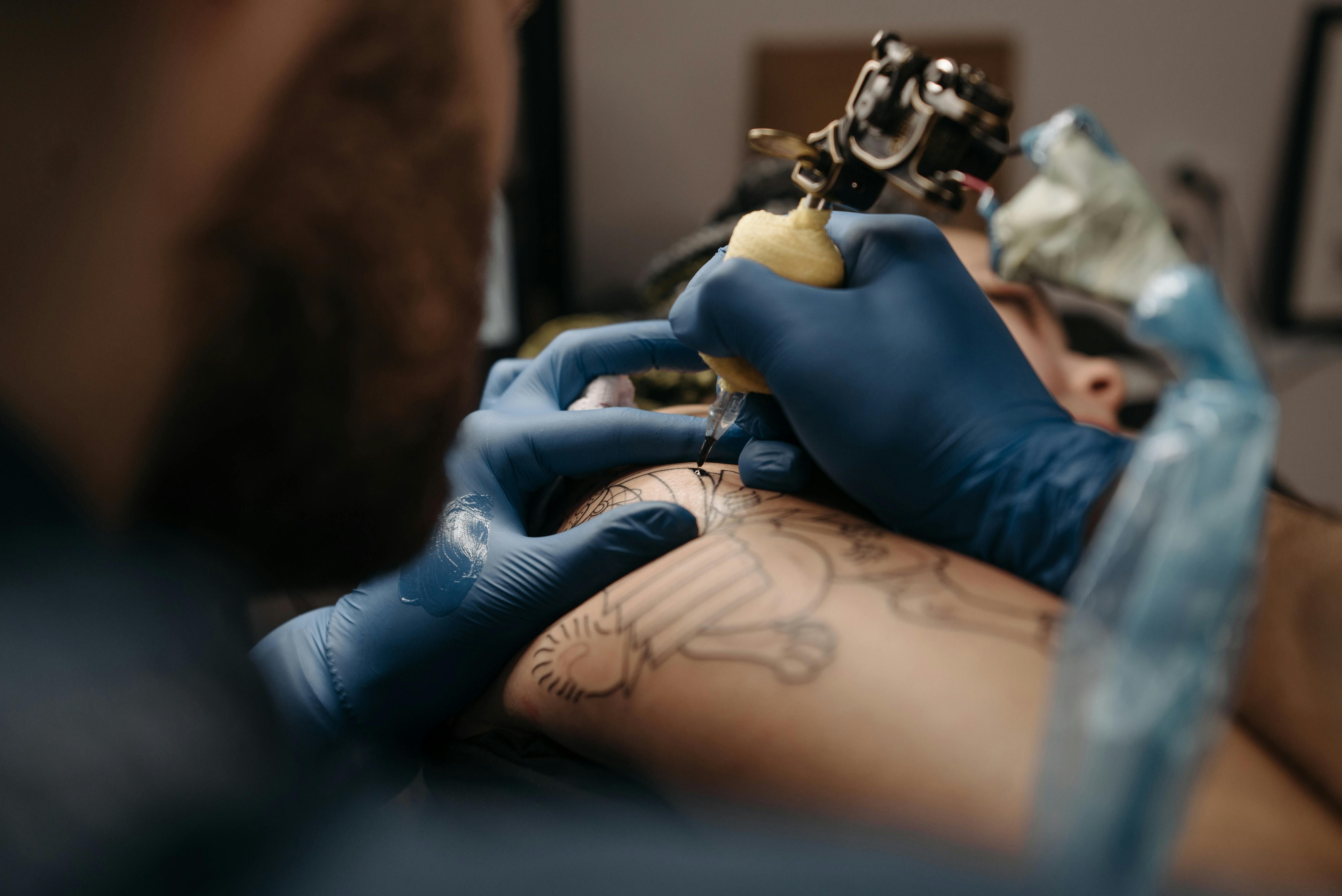 Uso de anestesia em tatuagens está proibido. Foto: Pexels 