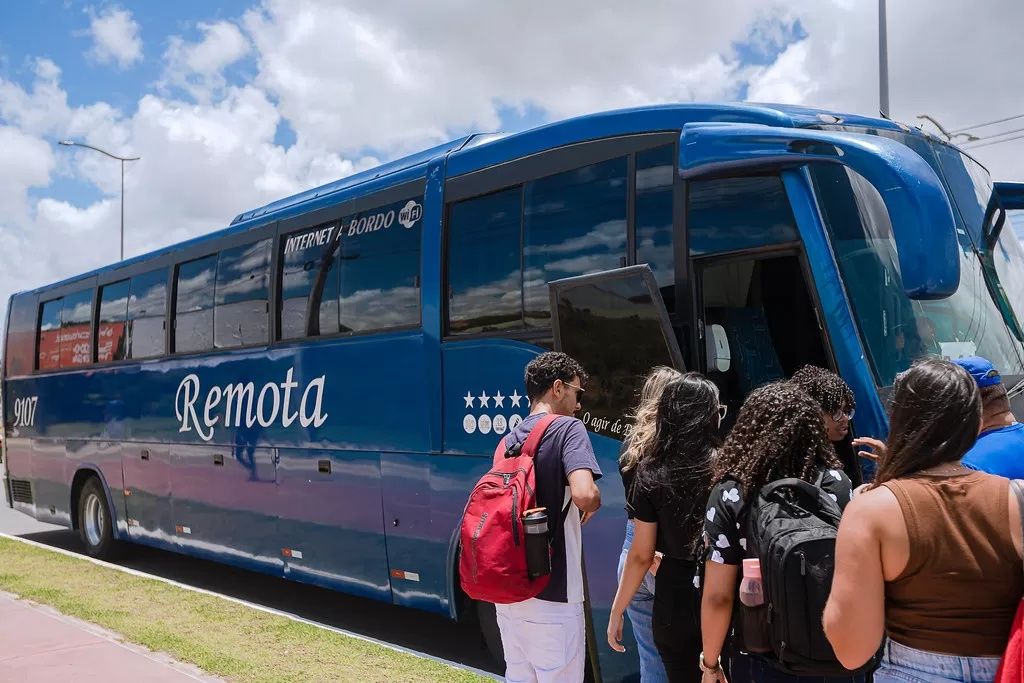 O Transporte Universitario é voltado para estudantes que moram em Simões Filho e estudam em outras cidades. Foto: Divulgação