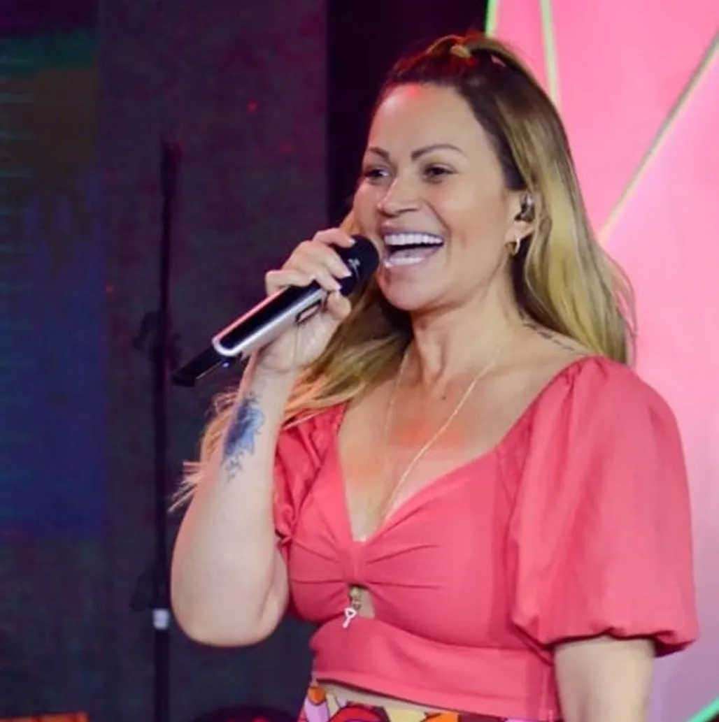 Cantora Solange Almeida relata problemas de saúde após uso de cigarro eletrônico