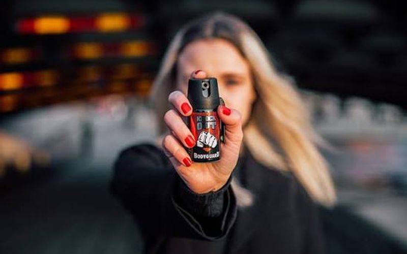 Spray de pimenta &eacute; considerado um instrumento de defesa pessoal e n&atilde;o pode ser utilizado para intimidar, amea&ccedil;ar ou agredir pessoas fora de situa&ccedil;&otilde;es de leg&iacute;tima defesa/Foto: Reprodu&ccedil;&atilde;o&nbsp;