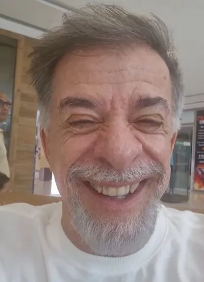 Vivo! Fernando Guerreiro esclarece boato sobre sua morte