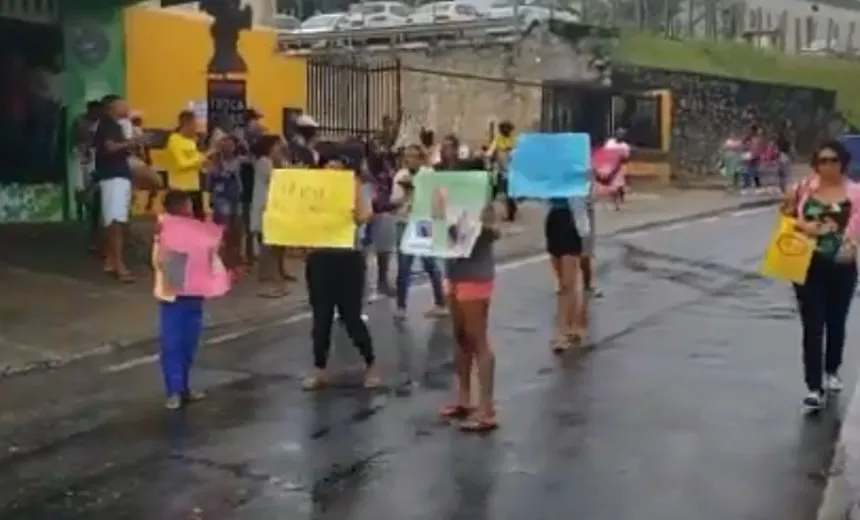 Assista; manifestantes fecham via durante protesto na Avenida São Rafael, em Salvador