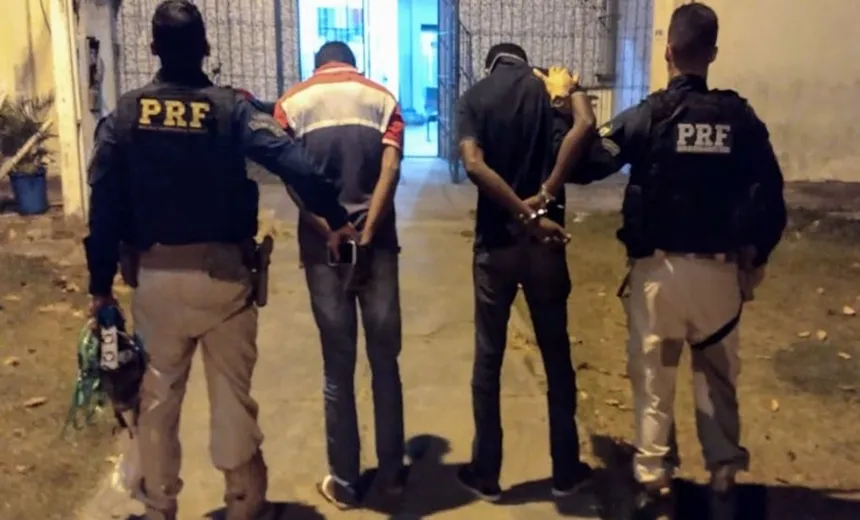 Dois homens são detidos com aparelhos bloqueadores de sinal rastreador