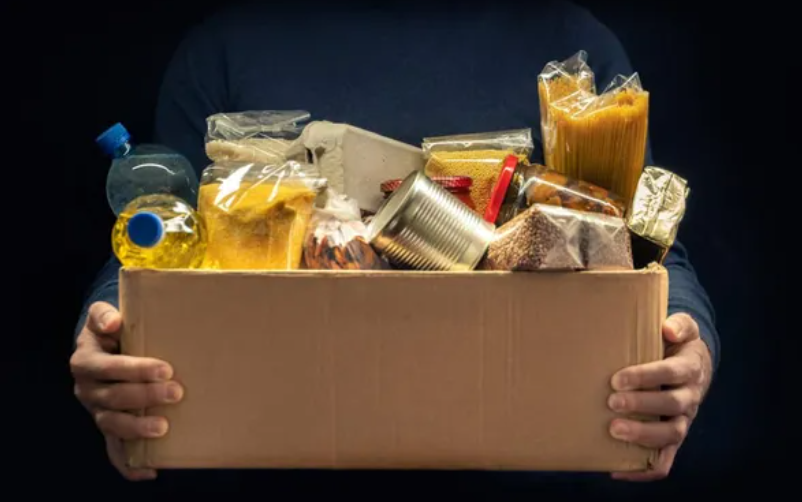 Em agosto, foram necess&aacute;rias 98 horas e 37 minutos de trabalho para adquirir os produtos b&aacute;sicos.| Foto: Reprodu&ccedil;&atilde;o 