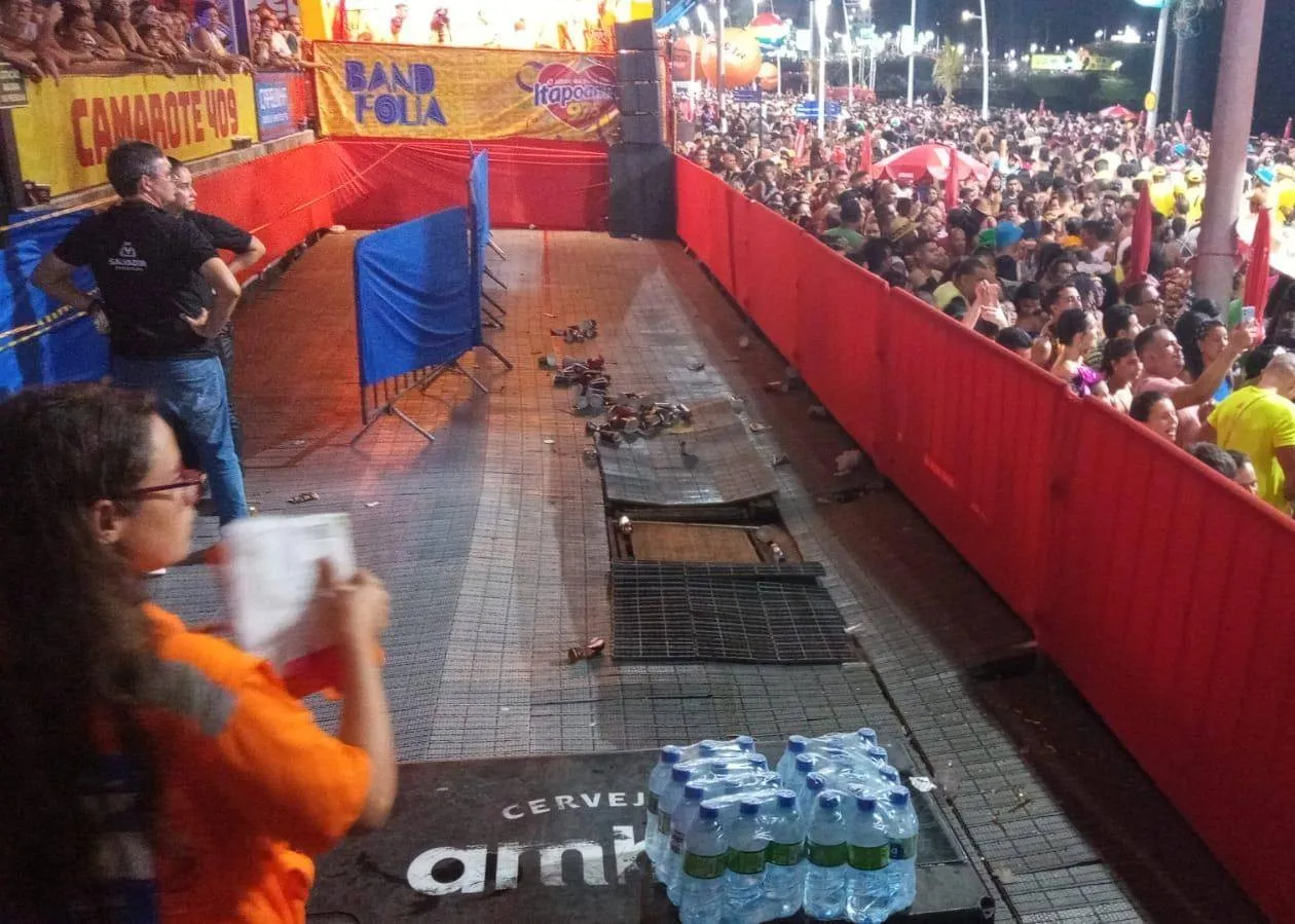 FOTOS: Parte externa de camarote desaba no circuito Barra-Ondina; não há feridos