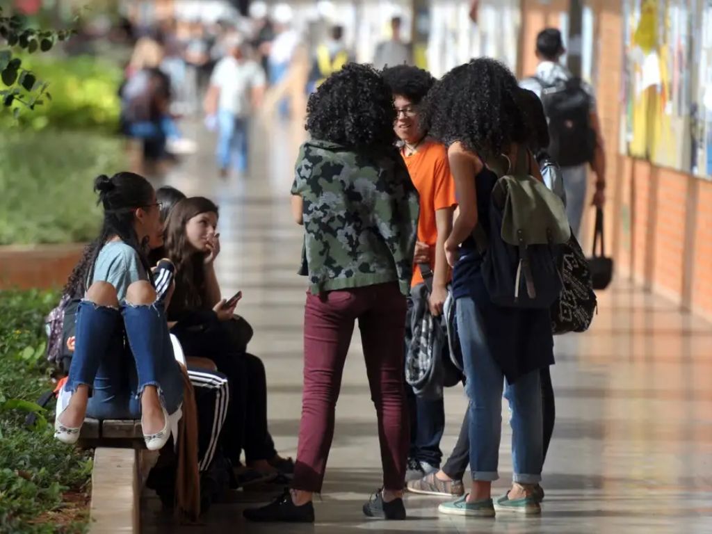 O programa de bolsas de estudo oferece apoio financeiro e mentoria a estudantes negros aprovados em universidades no exterior. Foto: Marcello Casal Jr/Agência Brasil