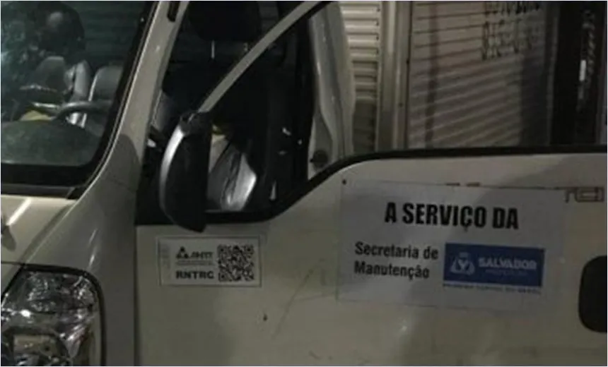 Caminhão usando marca da Prefeitura de Salvador é flagrado transportando 52 kg de maconha