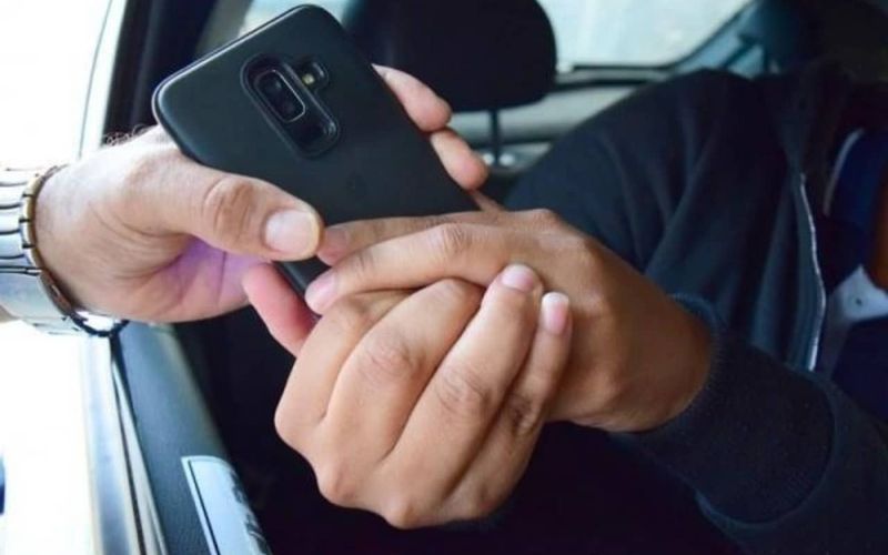 Em casos de roubo e furto, a orienta&ccedil;&atilde;o &eacute; registrar um boletim de ocorr&ecirc;ncia imediatamente e solicitar o bloqueio da linha telef&ocirc;nica e do IMEI do celular junto &agrave; operadora/Foto: Freepik&nbsp;
