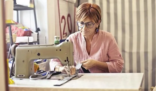 Costureira, motoboy e mais: Simm oferece 85 vagas de emprego para esta terça-feira; confira