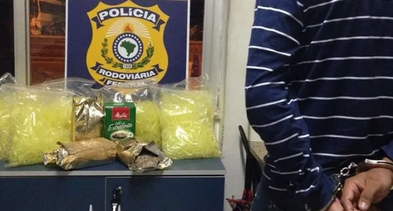 TRÁFICO: PRF apreende três pessoas por transporte de drogas em Conquista e Feira