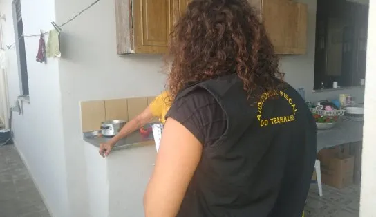 Mulher é resgatada de trabalho análogo à escravidão em São Gonçalo dos Campos, na Bahia