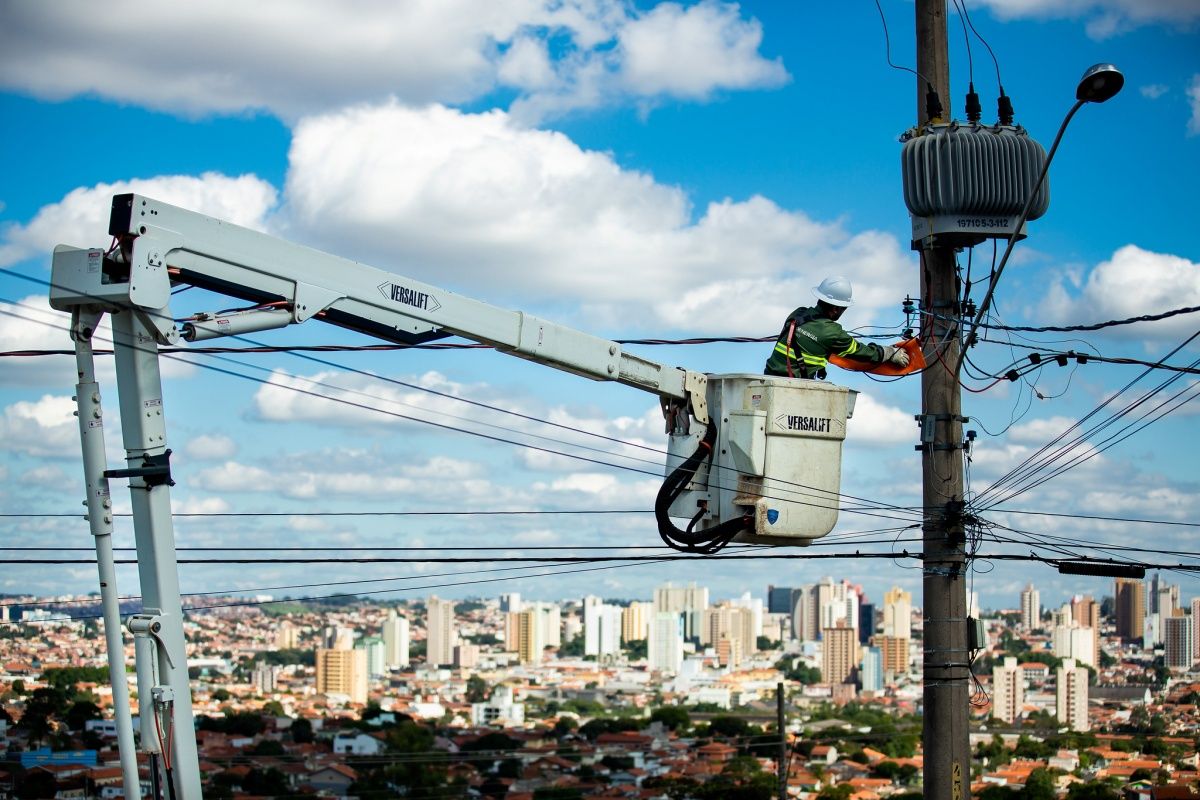 Onde &eacute; a manuten&ccedil;&atilde;o da Coelba? Veja bairros onde ocorrem cortes de energia nesta sexta-feira (28/08). Foto: Neoenergia