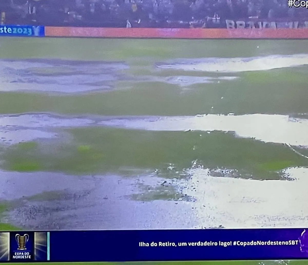 Com campo alagado, jogo entre Sport e ABC na Ilha do Retiro não termina e recomeça nesta quinta