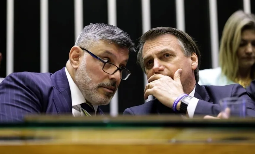 "Quero continuar transando com você", diz Bolsonaro para Alexandre Frota em vídeo sobre Queiroz