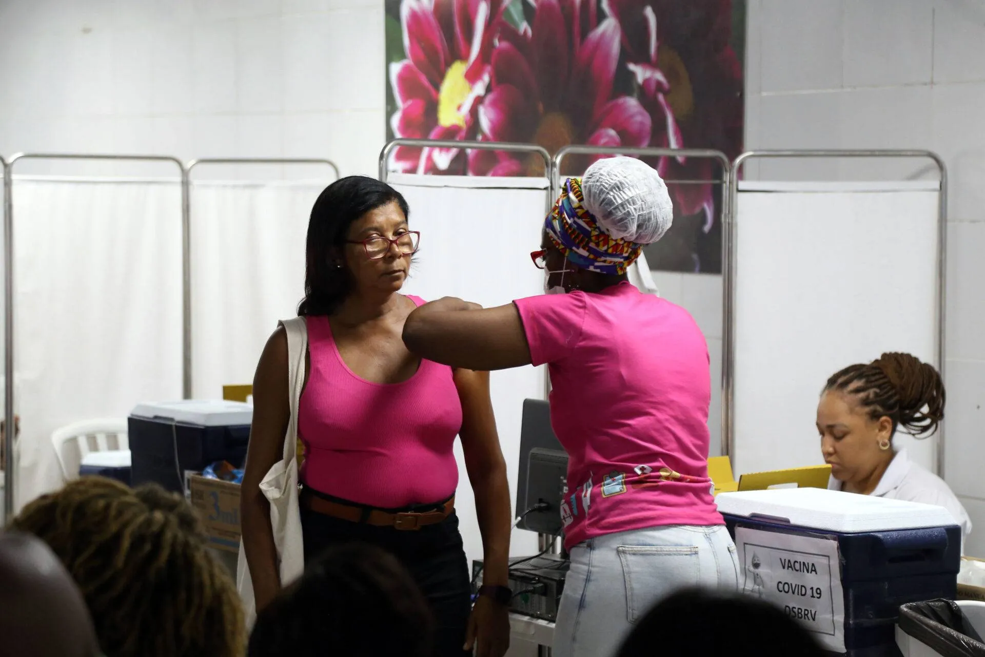 Confira onde se vacinar contra a Covid-19 e "sextar" imunizado