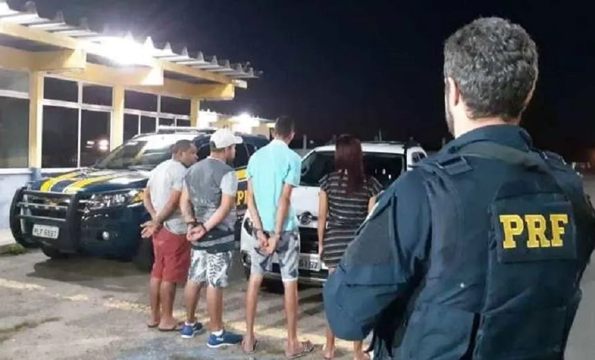 PRF prende quarteto, recupera veículo roubado e apreende armas no norte da Bahia