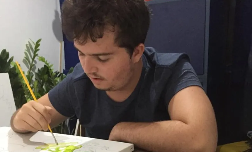  Exposição de um jovem autista encontra seu caminho de  expressão por meio da arte. 