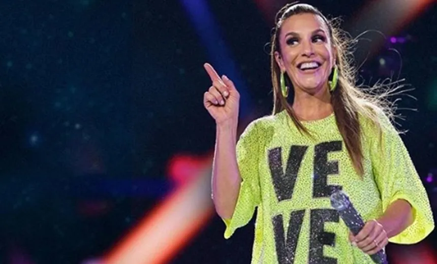 Ivete Sangalo curte praia do Farol da Barra ao som de ‘Teleguiado’; veja vídeo