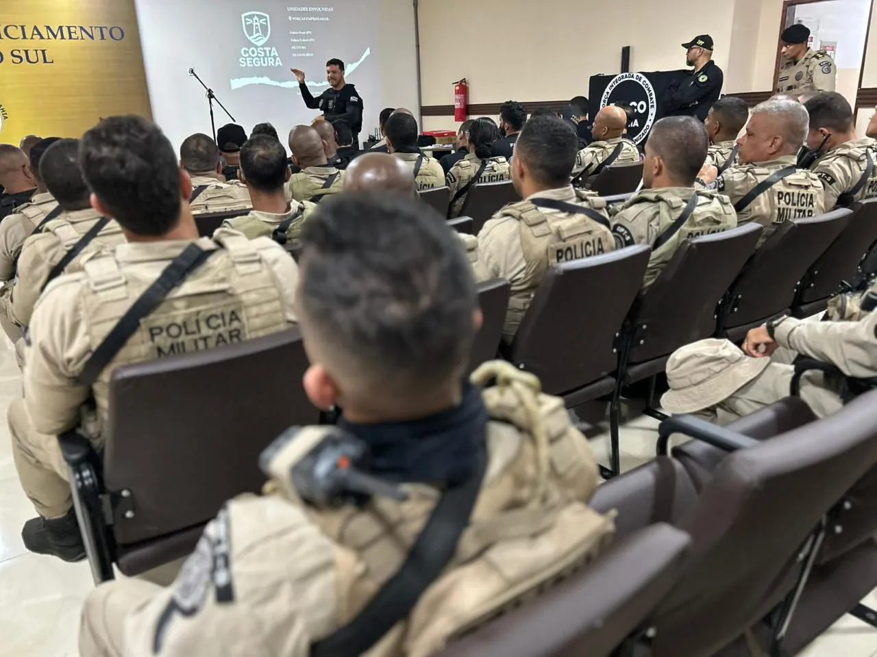 Integrantes de facção, mulheres são presas durante operação policial na Bahia