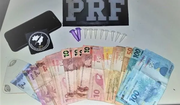 Homem é preso em flagrante dirigindo embriagado; suspeito escondia cocaína na cueca 