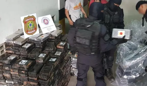 Mais de 1,5 tonelada de cocaína é descoberta em Pirajá; "maior apreensão da Bahia"